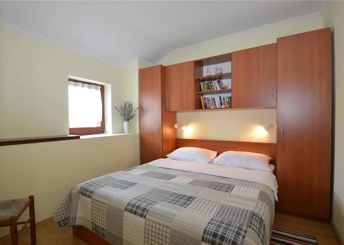 Jasmina マリ・ロシニュ